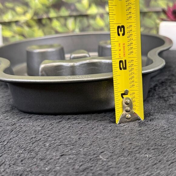 Wilton Skull Cake Pan – Spooky Halloween Bakeware - Picture 15 of 16